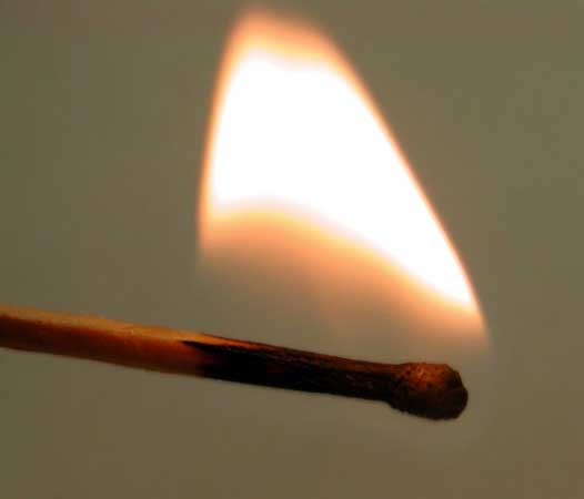 Evenly burning match. Black
      head. Hot flame at a distance.